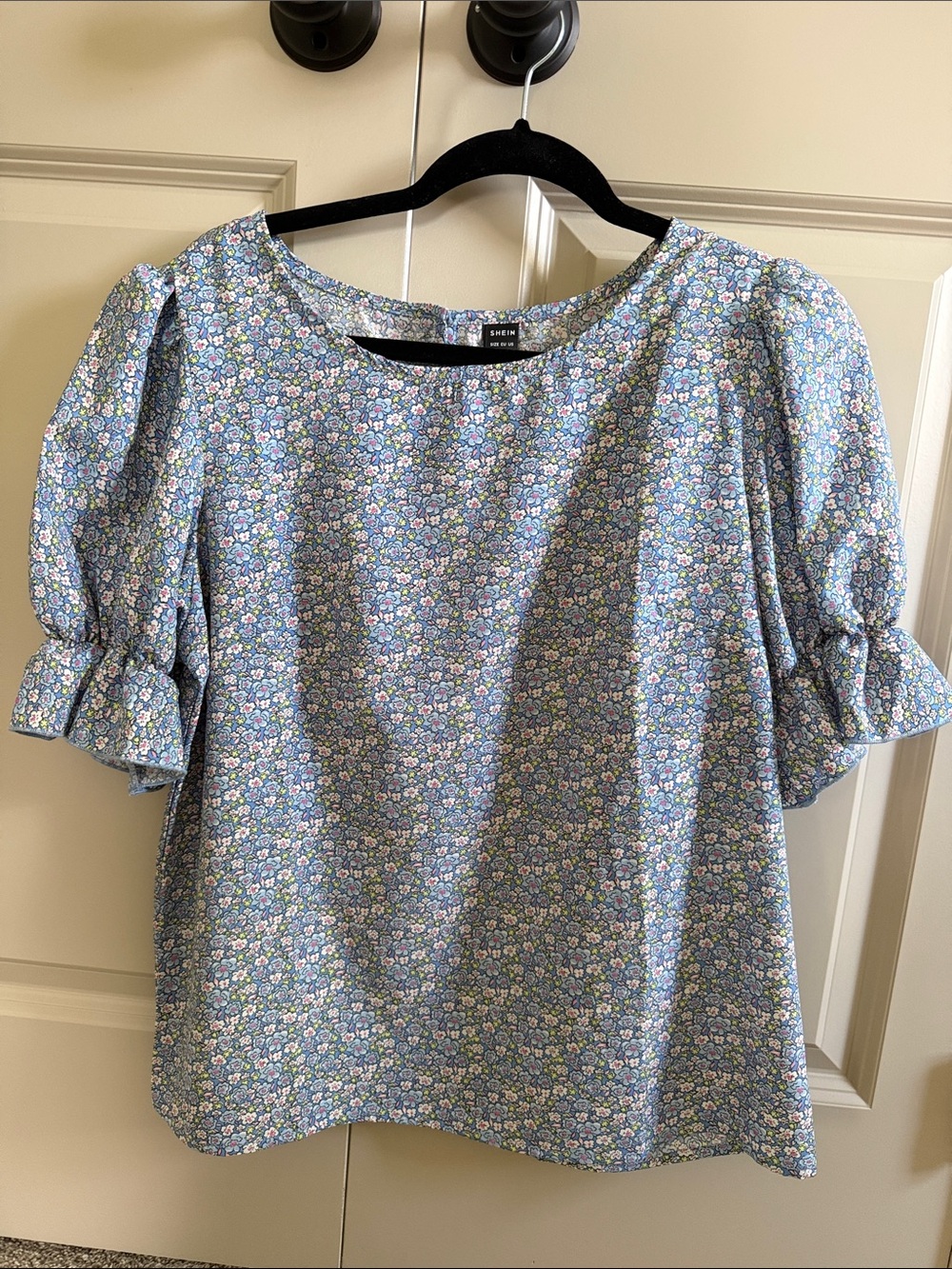 Women’s SHEIN Floral Puff Sleeve Blouse